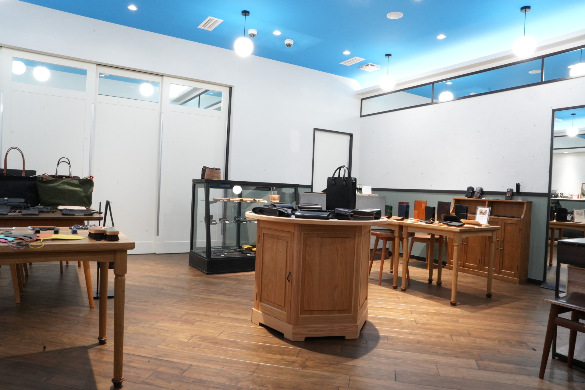 WILDSWANS GINZA | JAPAN LEATHER JOURNAL